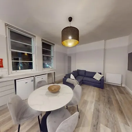 Queens Road Five Bedroom Flat Appartement *