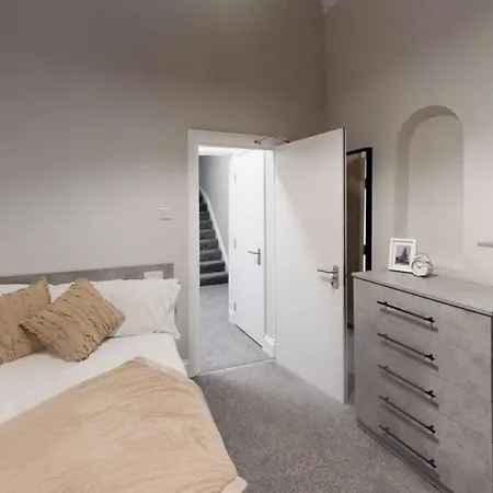 Queens Road Five Bedroom Flat Bristol