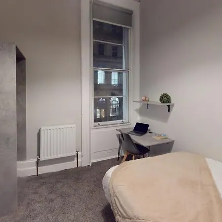 Queens Road Five Bedroom Flat * Bristol