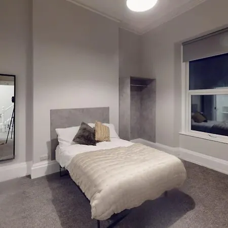 Queens Road Five Bedroom Flat *