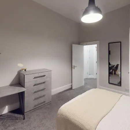 Queens Road Five Bedroom Flat