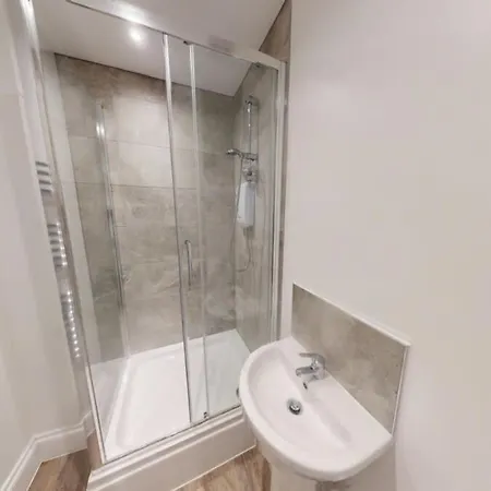 Queens Road Five Bedroom Flat Bristol