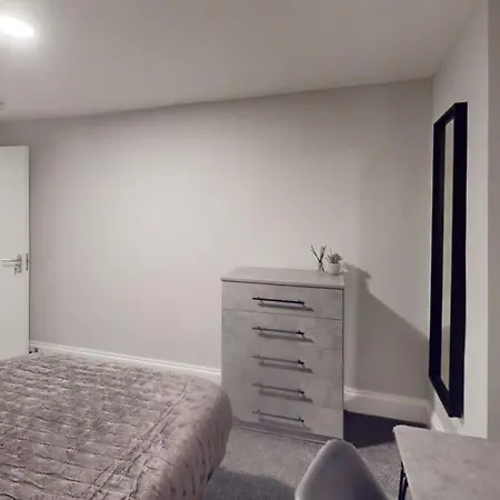 Queens Road Five Bedroom Flat Lägenhet *